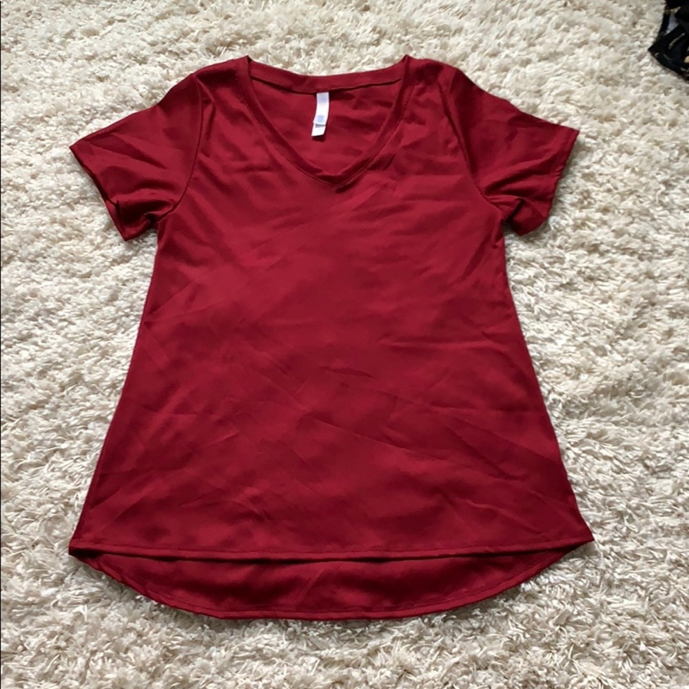 LuLaRoe S Christy T burgundy ribbed silky fabric